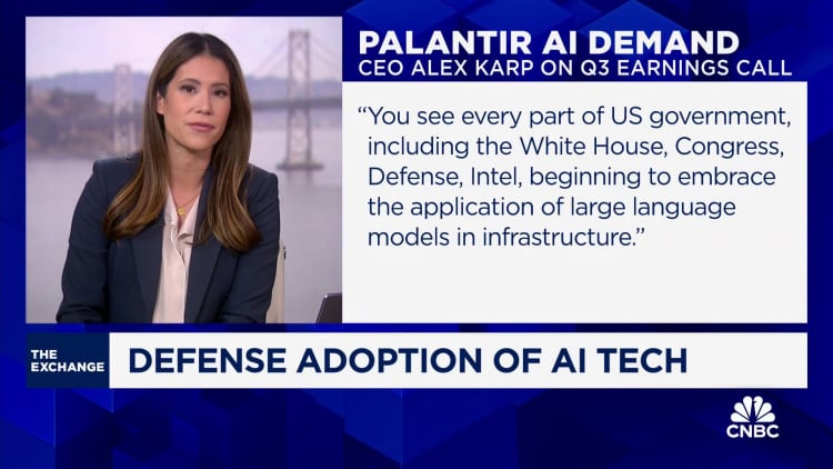 Palantir hits record high as defense adopts AI tech